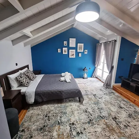 Deisis In The Center Of *