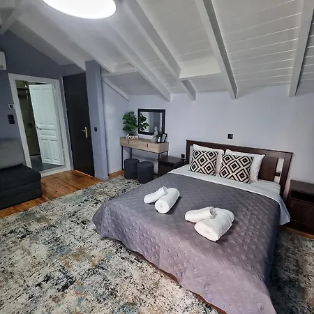 Deisis In The Center Of Διαμέρισμα