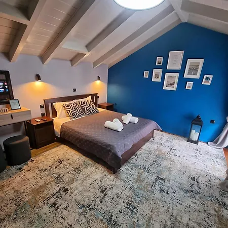 Deisis In The Center Of *