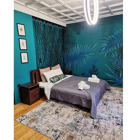 Deisis In The Center Of