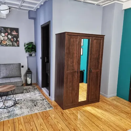 Deisis In The Center Of Appartement *