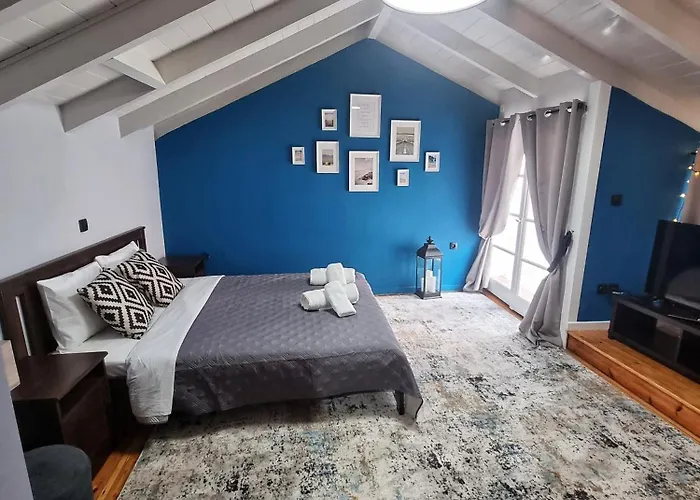 Deisis In The Center Of *