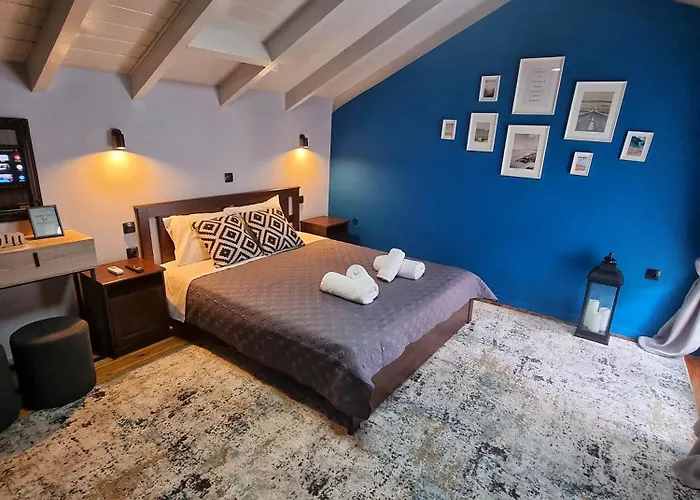 Deisis In The Center Of *