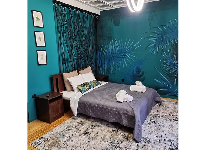 Deisis In The Center Of